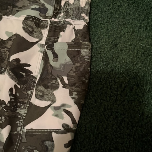 Camo and have pockets - Picture 3 of 3